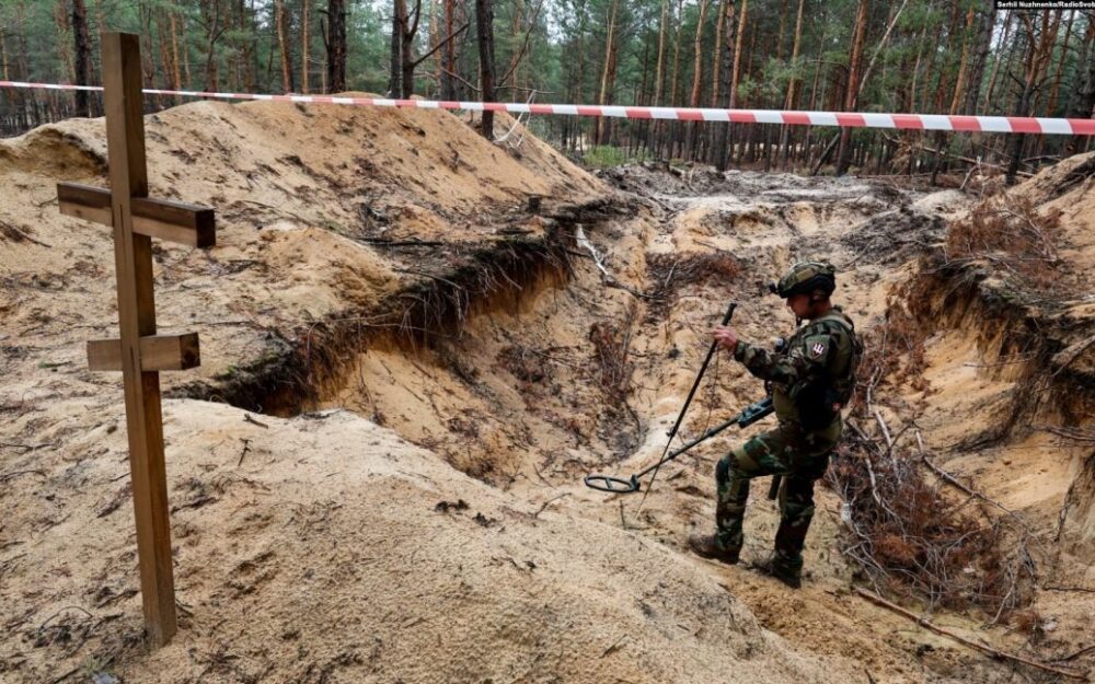 Під Ізюмом знайшли вбитих українських військових, у яких були зв’язані руки