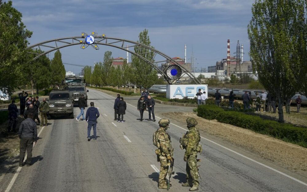 Війська росії знову обстріляли Запорізьку АЕС