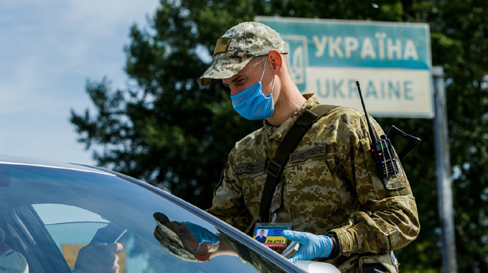 Петиція щодо виїзду за кордон студентів-чоловіків набрала 25 тисяч підписів