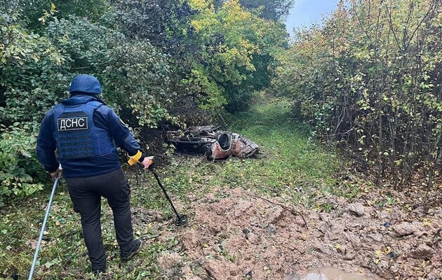 На Чернігівщині авто підірвалося на міні, чотири людини загинули