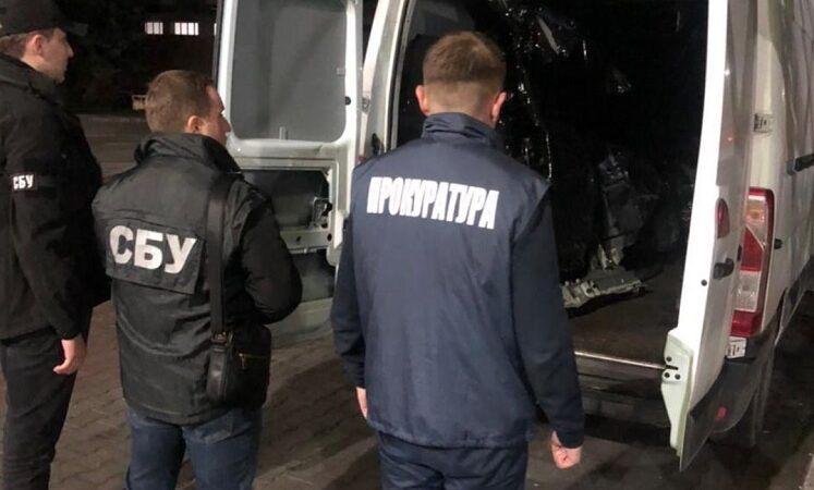 На Львівській митниці викрито канал контрабанди автозапчастин