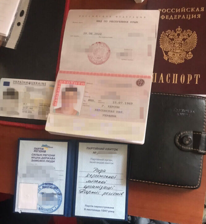 У Херсоні затримали колаборантку, яка погрожувала розстрілом за відмову голосувати на псевдореферендумі