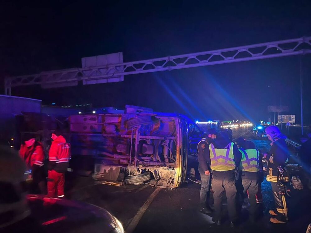 На в’їзді до Львова зіткнулись автобус та вантажівка. Оновлено