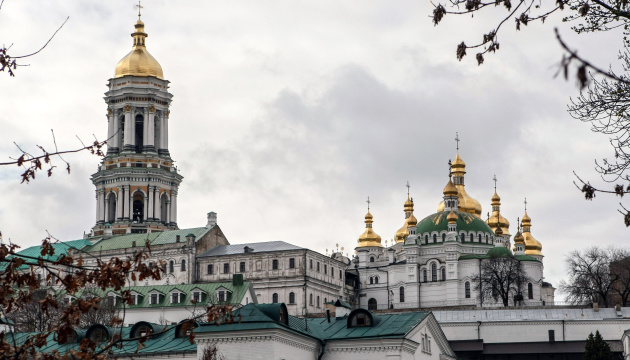 Представники УПЦ МП почали виїжджати з Києво-Печерської лаври