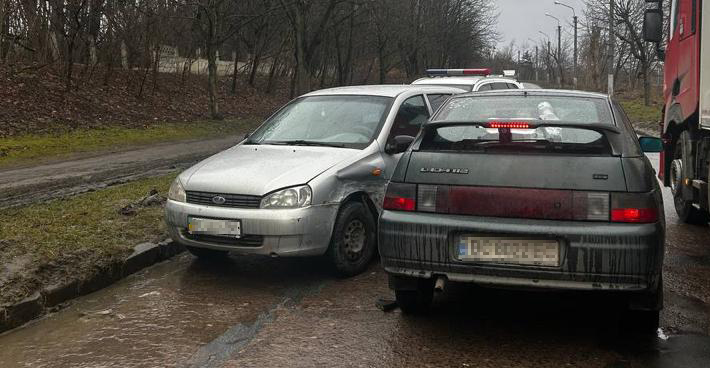 Львів’янин раптово помер за кермом авто під час руху