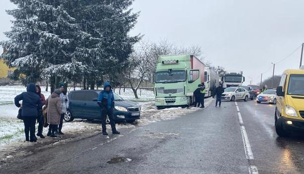 На Львівщині внаслідок наїзду автомобіля помер 4-річний хлопчик