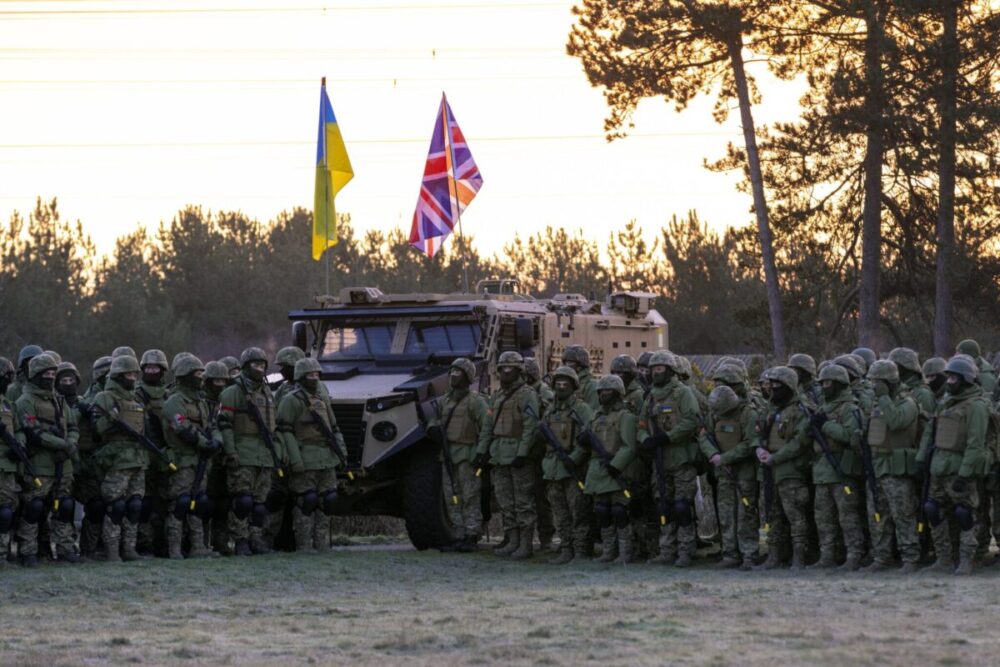 Понад 10 тисяч українських військових пройшли вишкіл у Великій Британії