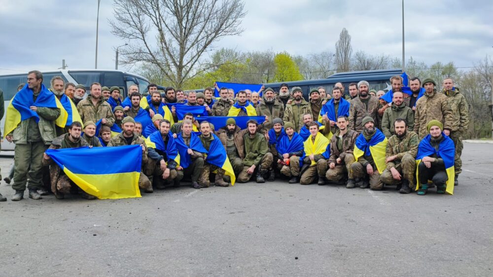 На Великдень з російського полону повернулись три воїни з Франківщини