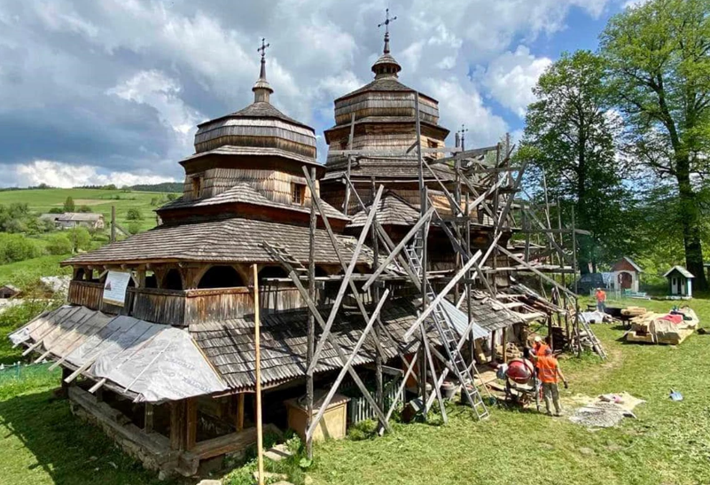 На Львівщині реставрують старовинну церкву. Фото