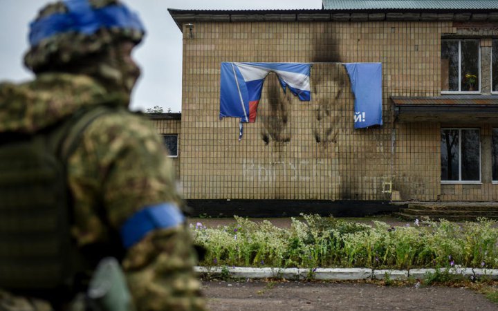 Суд в Берліні дозволив російські прапори 9 травня