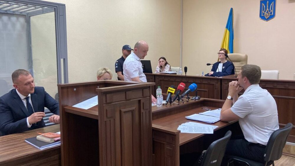 Суд відправив під варту суддю, який на смерть збив нацгвардійця на блокпості