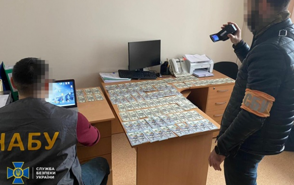 Громадянина Індії, спійманого на хабарі, зобов’язали переказати 10 мільйонів на «Армію Дронів»