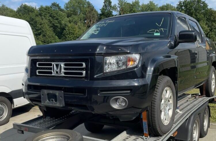 На Львівщині у чоловіка вилучили авто, яке він намагався завезти як гумдопомогу