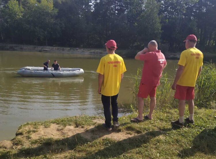 У Брюховичах з озера витягли тіло місцевого мешканця