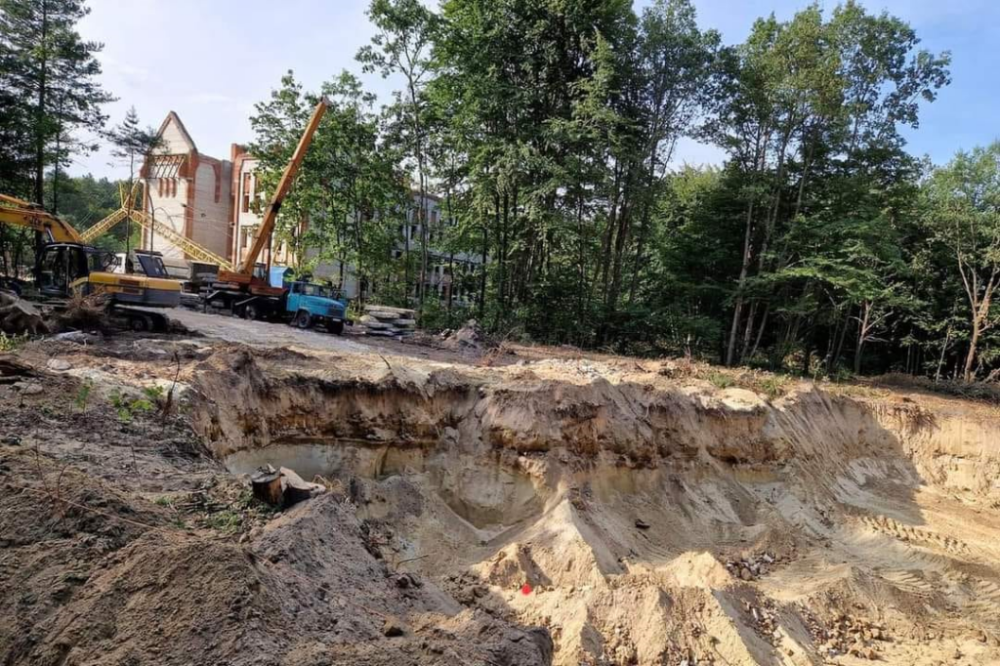 Львів’ян просять підписати петицію про повернення громаді земельної ділянки у Брюховичах