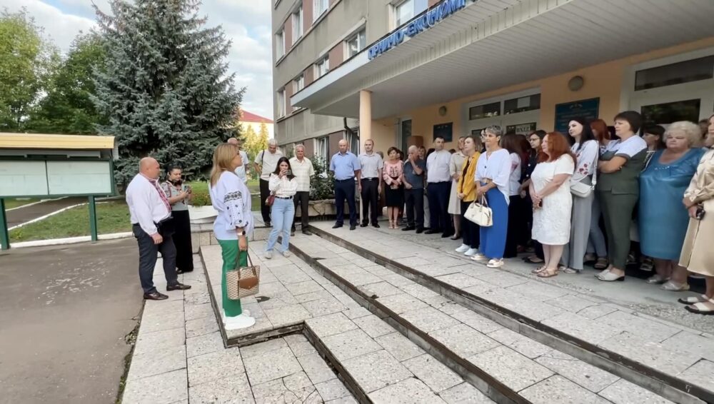 Новопризначену директорку коледжу на Львівщині не впустили на її робоче місце