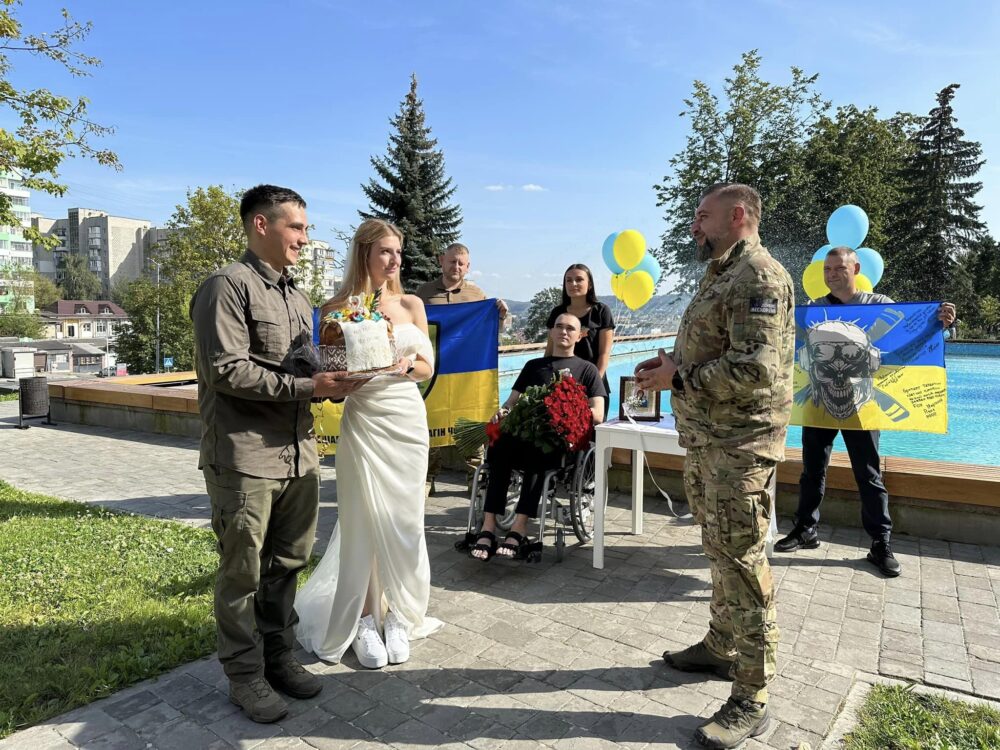 У львівській лікарні одружився 26-річний військовий