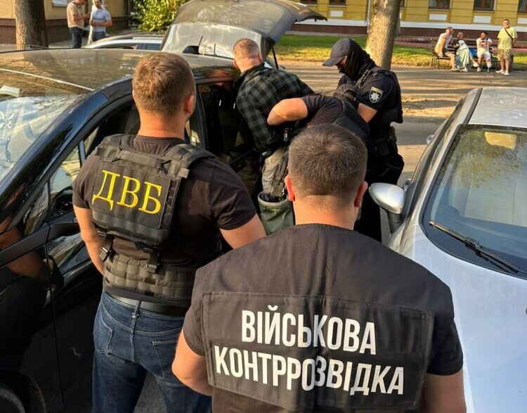 На Тернопільщині затримали чоловіка, який допомагав ухилянтам