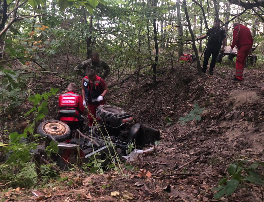 На Львівщині загинув водій саморобного трактора