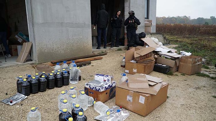 Чоловік організував підпільну гуральну в гаражі на Тернопільщині