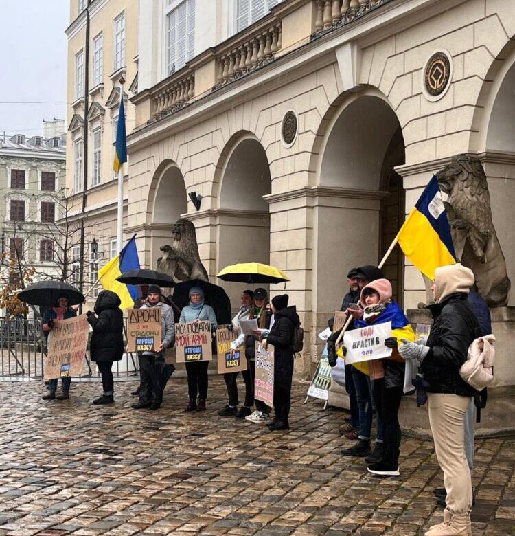 У Львові знову пікетували Садового через некритичні витрати ЛМР