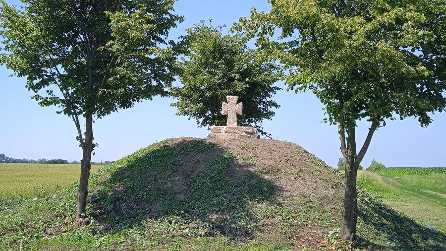 На Тернопільщині відновили курган, де поховані козаки з війська Хмельницького