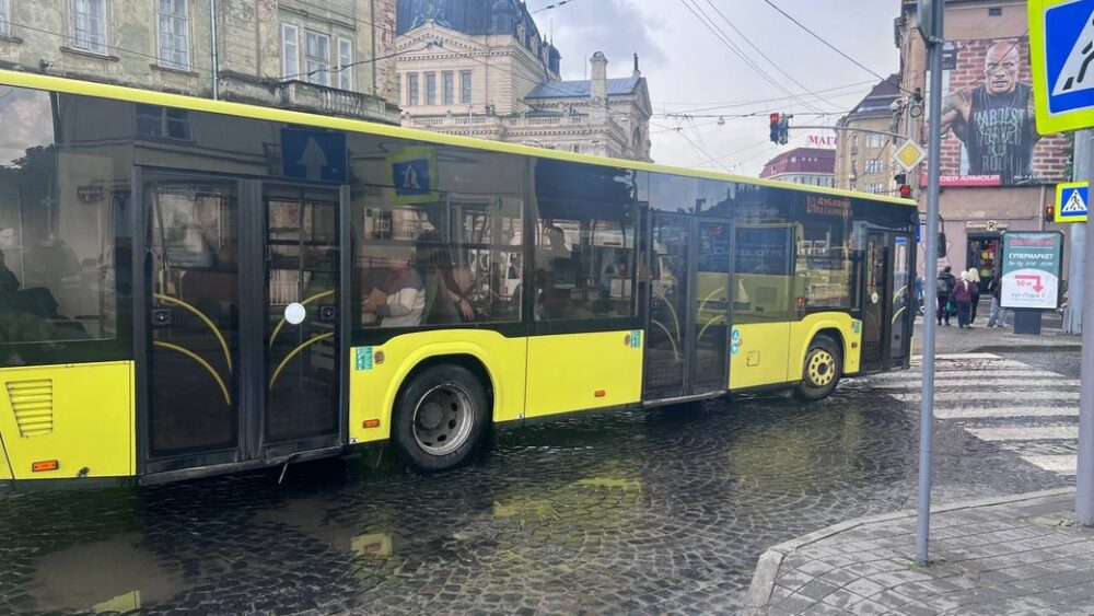 Мешканці Львова нарікають на дефіцит громадського транспорту