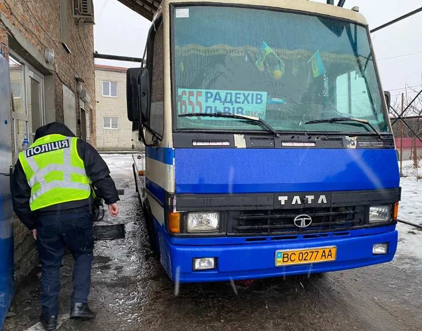 Перевізник на Львівщині надавав послуги без дозвільних документів