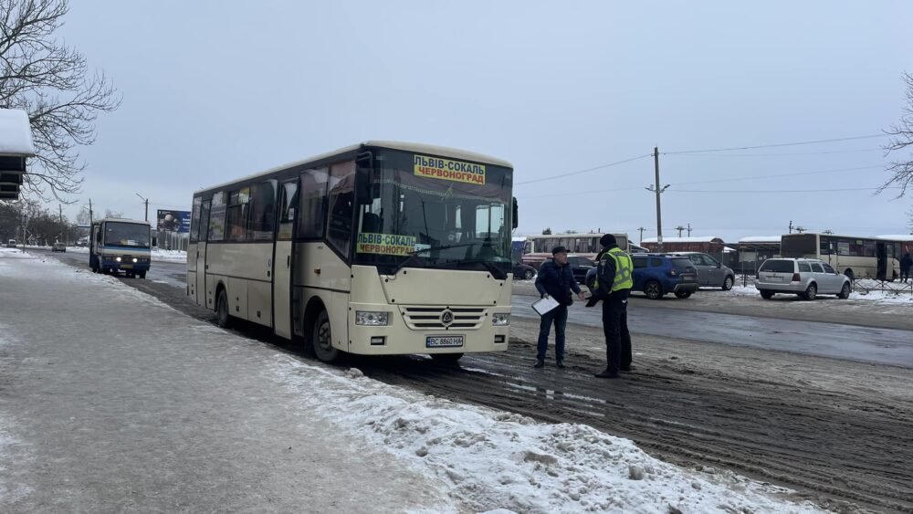 Під час перевірки скарг на АТП, яке обслуговує Львівський та Червоноградський райони, виявили 9 порушень