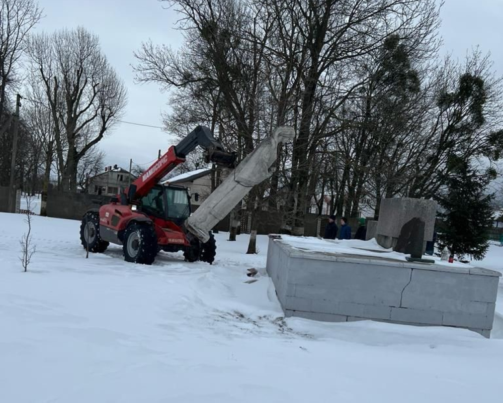 71 громада Львівщини очистилася від символів радянської пропаганди