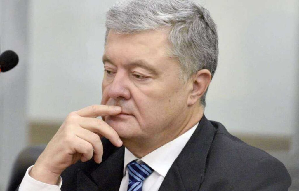 Порошенко вимагає повернути понад мільйон гривень за квитки на літак до США