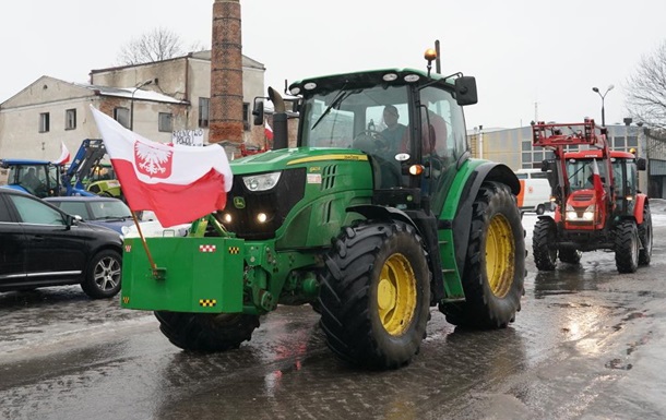 Польські фермери заблокували гуманітарні вантажі на кордоні з Україною