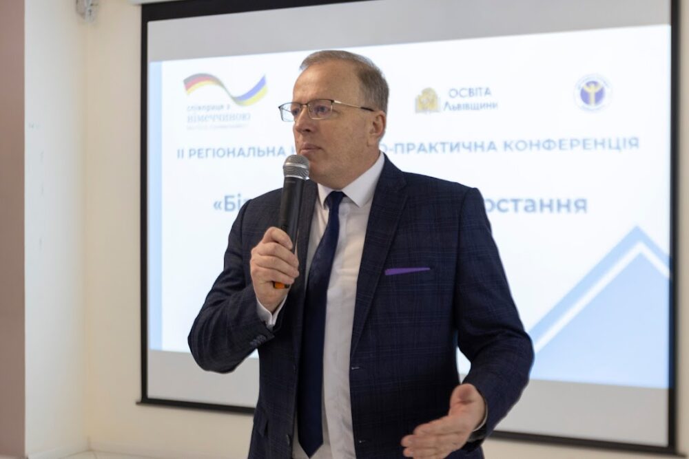 Львівщина стала лідером за результатами НМТ: Олег Паска подякував освітянам області