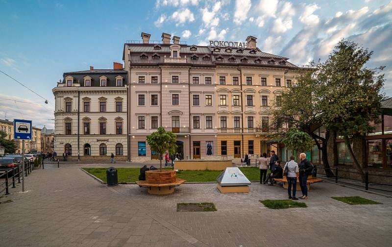 Дружині Дубневича Львівська міськрада може дозволити відвести землю під арештованим будинком