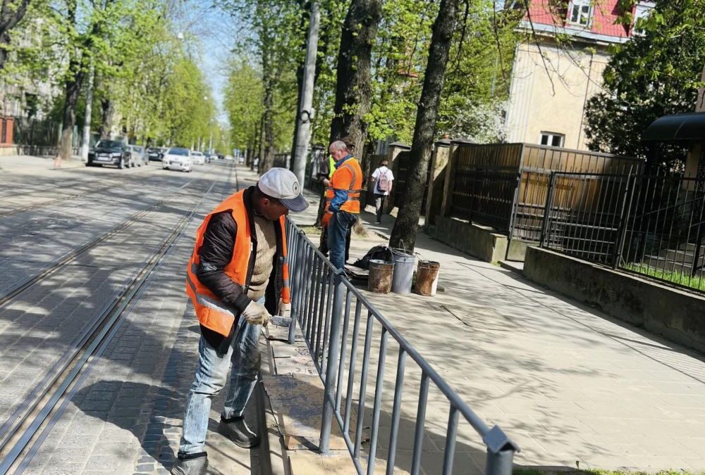 У Львові змінять колір турнікетного огородження