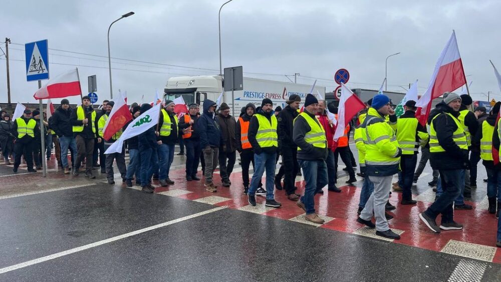 Польські фермери почали блокувати вантажівки у двох пунктах пропуску