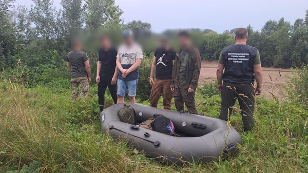 Троє призовників зі Львівщини намагались переплисти Тису на гумовому човні