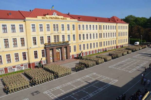 Стало відомо, скільки курсантів і викладачів Академії сухопутних військ брали участь у бойових діях