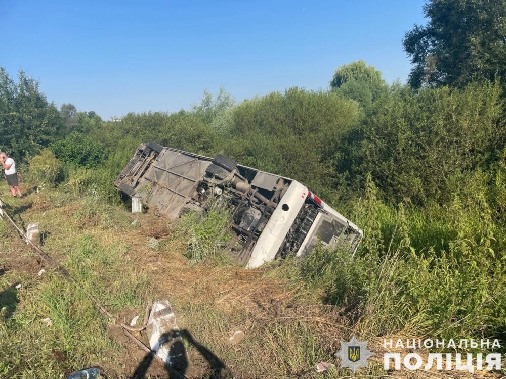 На Тернопільщині перекинувся автобус з паломниками з Львівщини