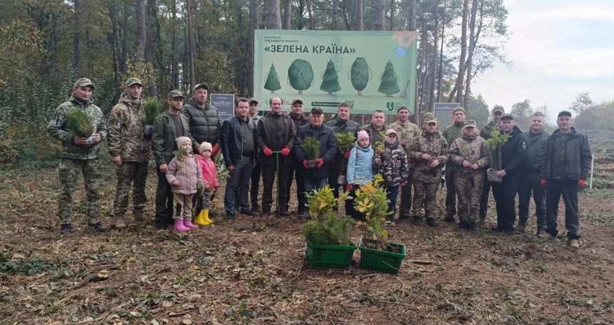 На Львівщині висадили понад 5 тисяч дерев в пам’ять про Захисників України