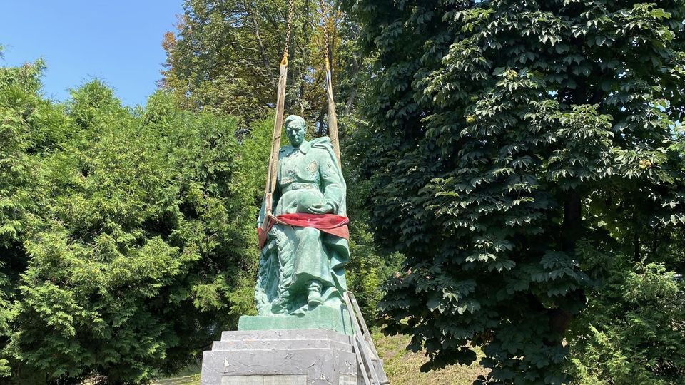 Мешканець Львівщини подав до суду через демонтований радянський пам’ятник