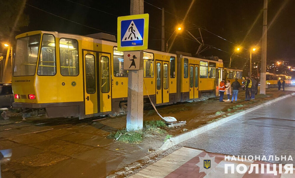 У Львові п’яний водій трамвая збив жінку з дворічною дитиною