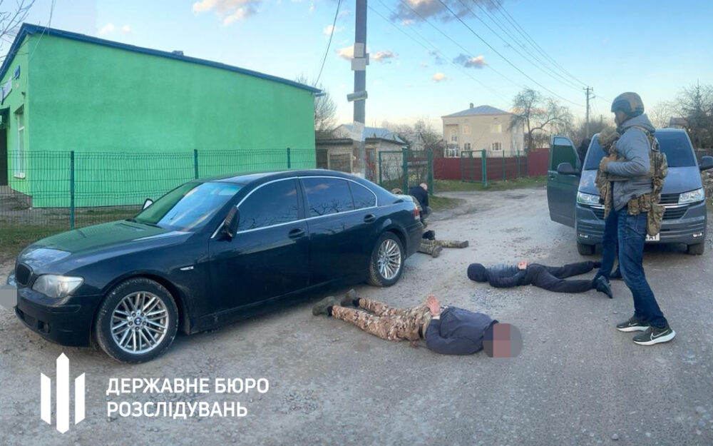 На Львівщині судили учасників банди, які вимагали в ухилянтів 20 тисяч доларів