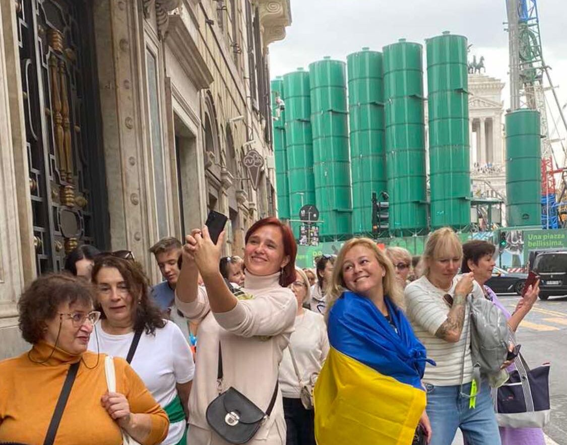 Знаєте, як зараз швидко ідентифікувати українських туристів за кордоном ...