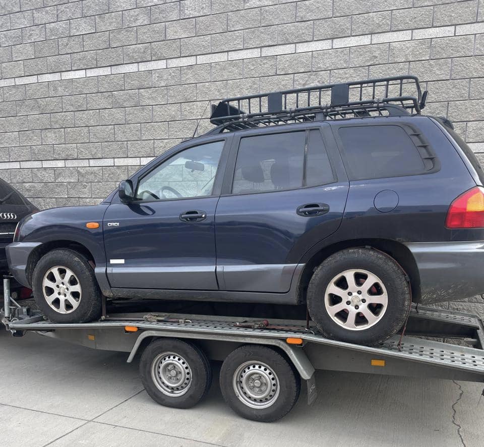 У пункті пропуску на Львівщині керівниця благодійного фонду ввозила автівку під виглядом гумдопомоги