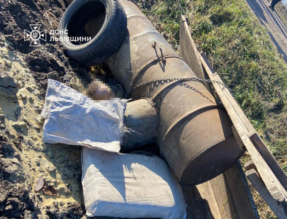 На Львівщині загинув чоловік, на якого впала бочка з рідиною