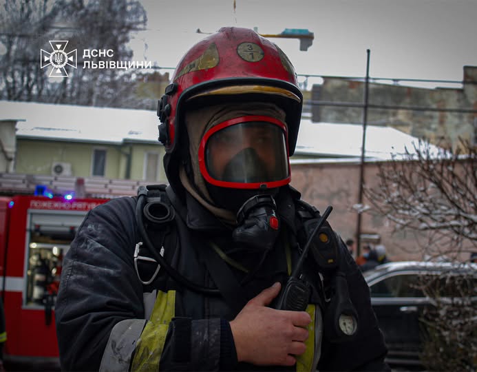 На Львівщині через недопалок сталася пожежа в багатоповерхівці