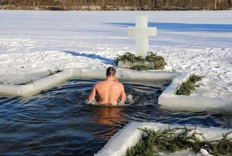 Мешканцям Львівщини рекомендують утриматися від купань у водоймах на Водохреще