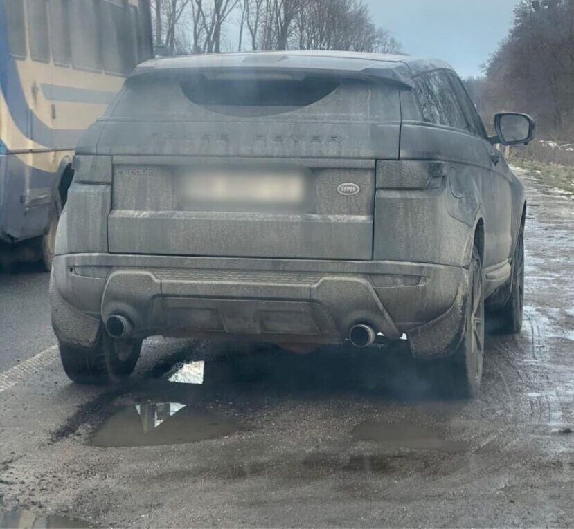 На Львівщині поліція зупинила водія Range Rover із фальшивим посвідченням