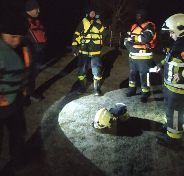 З річки на Львівщині рятувальники витягнули потопельника